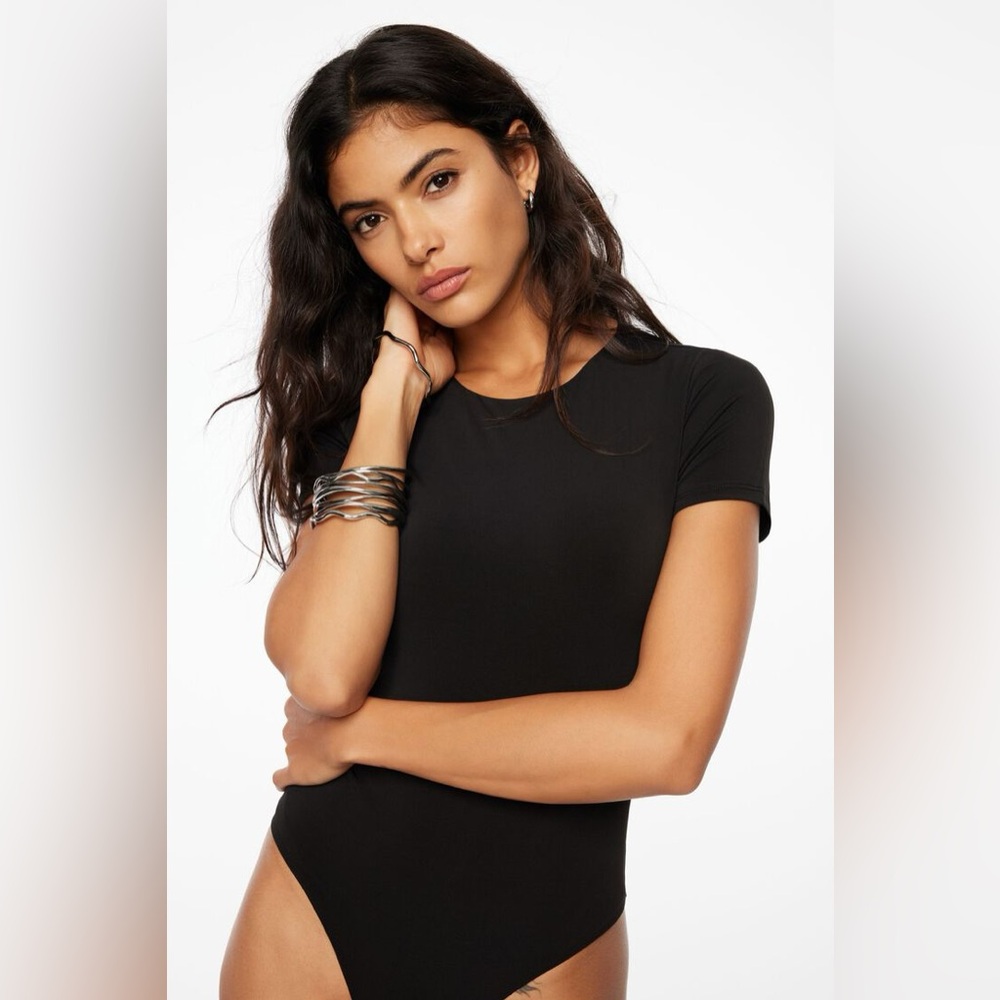 NWT Dynamite Sculpt Short Sleeve Crew Neck Bodysuit